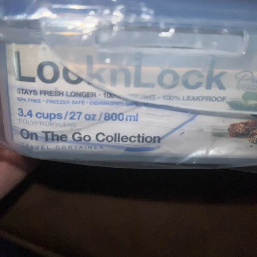 2 New LocknLock Food Storage Containers - Picture 3 of 9